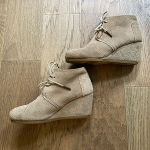 Tom’s Desert Wedge Taupe Booties -Size 5.5